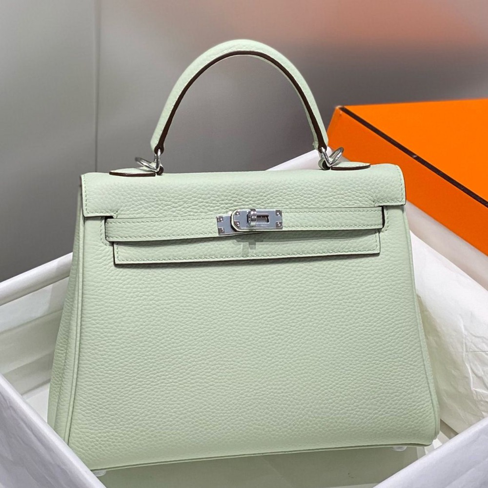 Hermes Kelly 25cm Retourne Bag In Vert Fizz Clemence Leather