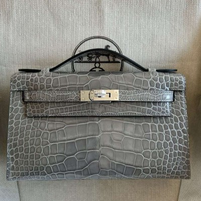 Hermes Kelly Pochette Handmade Bag in Girs Ciment Shiny Alligator Leather