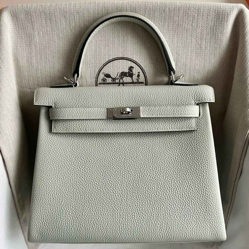 Hermes Kelly Retourne 25 Handmade Bag in Gris Neve Clemence Leather